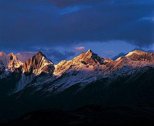 回合制战术新作《神奇英侠》发售 Steam评价褒贬不一